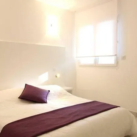 L'ile-rousse Sleeps 2 Pool Air Con Wifi