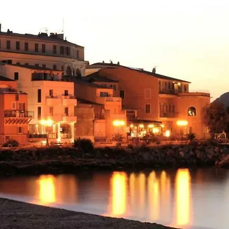 L'ile-rousse Sleeps 2 Pool Air Con Wifi * LʼÎle-Rousse